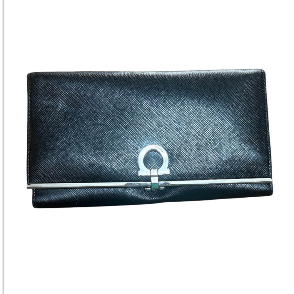 Salvatore Ferragamo Gancini Logo Leather Wallet color:Black Silver hardware